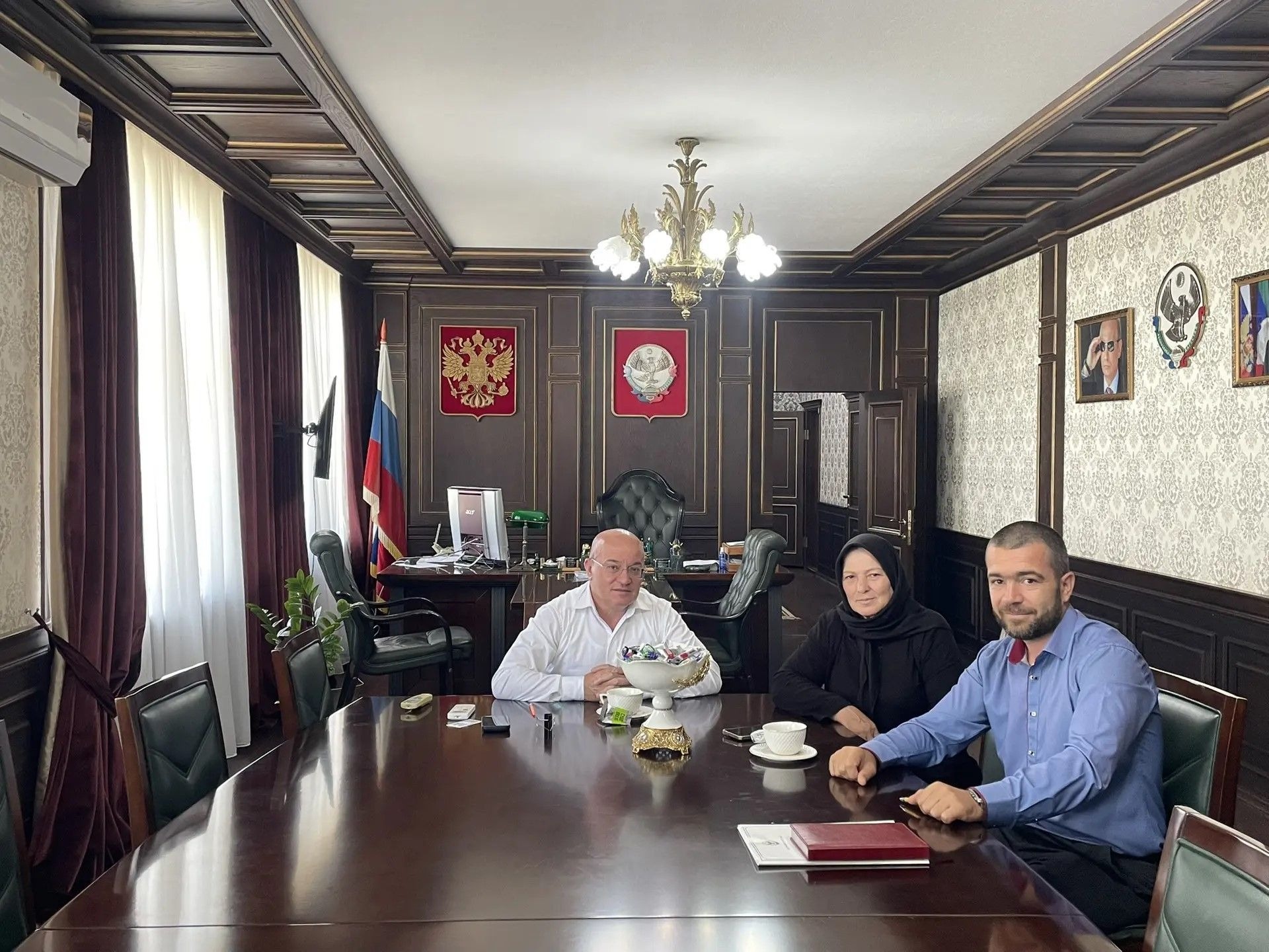 Сегодня глава Бабаюртовского района Шахмурат Истанбулов провел очередной прием граждан, в ходе которого рассмотрел обращения жителей муниципалитета по вопросам, требующим содействия органов местного самоуправления.