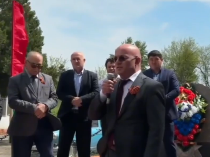 В МКОУ «Хасанайская СОШ» сегодня царила особая атмосфера, наполненная глубоким патриотизмом и уважением к историческому наследию..