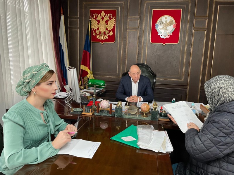 Глава Бабаюртовского района провел прием граждан.