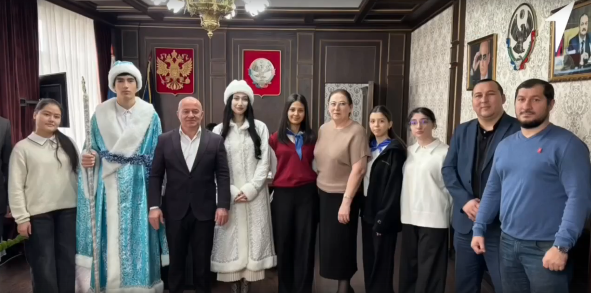 В преддверии новогодних праздников юные представители Движения Первых организовали теплую встречу в администрации Бабаюртовского района..