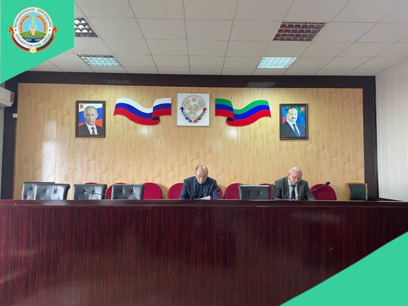 В администрации муниципального района под руководством главы муниципалитета Данияла Исламова прошло еженедельное совещание с участием глав сельских поселений.
