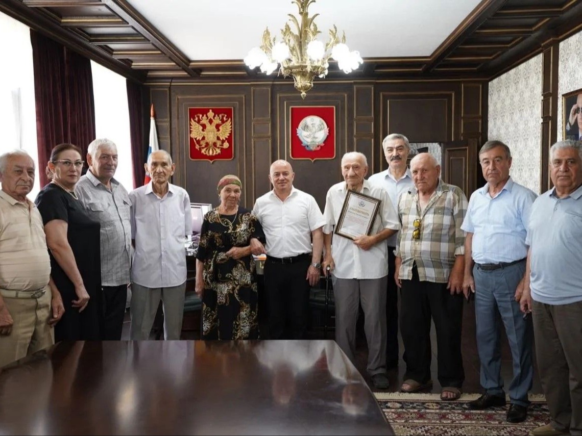 В стенах администрации Бабаюртовского района сегодня состоялась встреча, которая, без сомнения, войдет в летопись муниципалитета как образец глубокого уважения к старшему поколению..