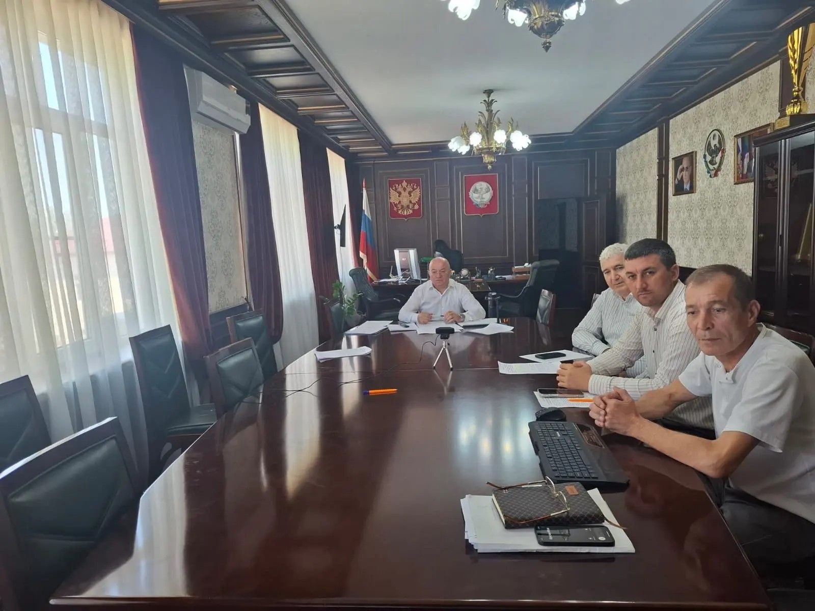 Сегодня  под председательством Председателя Правительства РД Магомеда Рамазанова состоялось расширенное заседание оперативного штаба по социально-экономическому развитию региона. В работе совещания принял участие глава Бабаюртовского района.