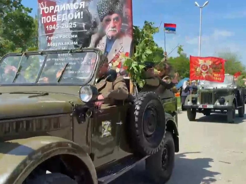 Ретро-машины на параде Победы в Бабаюрте.