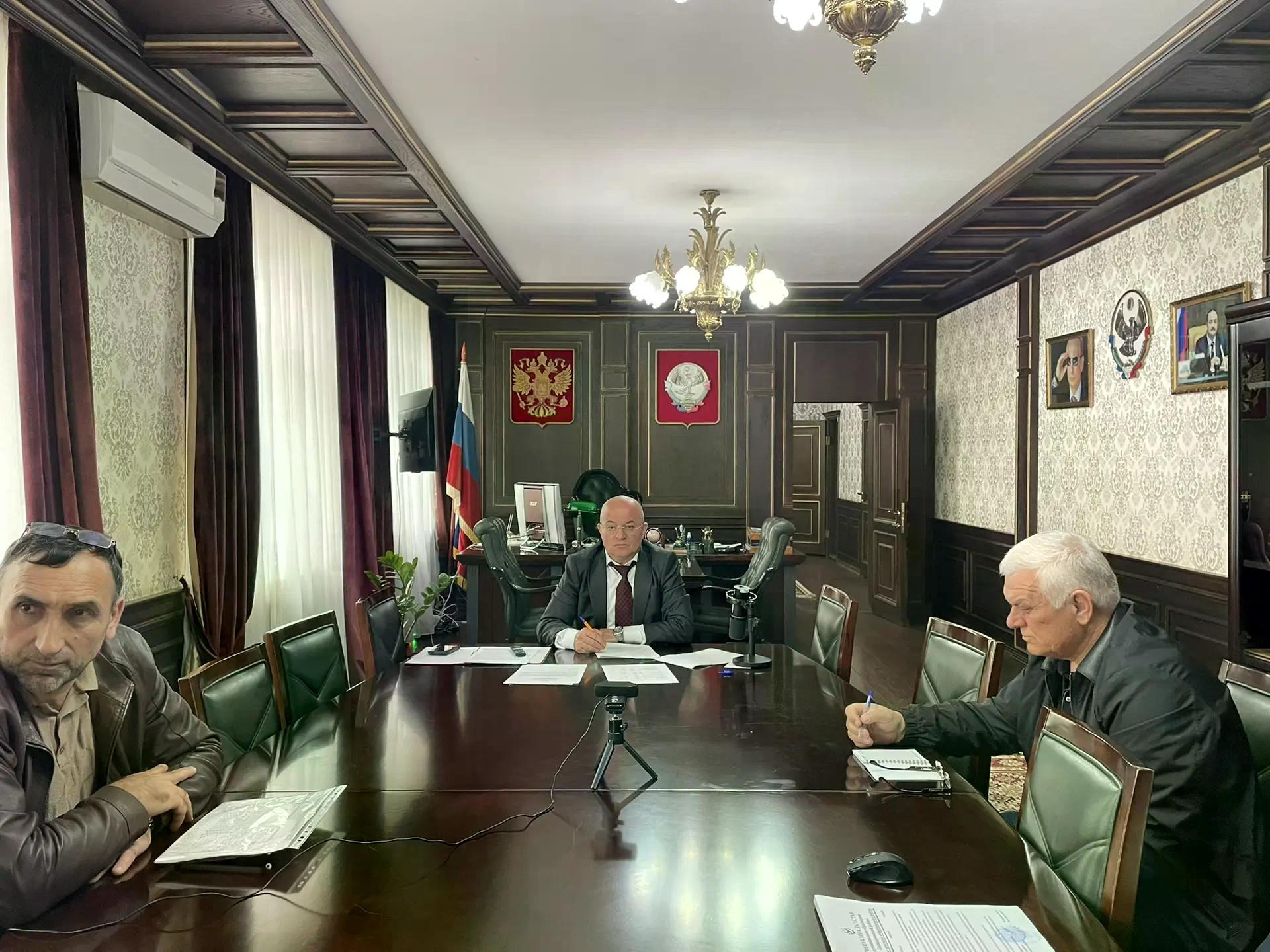 Глава Бабаюртовского района Шахмурат Истанбулов принял участие в служебном совещании, которое прошло под председательством Главы Республики Дагестан Сергея Меликова.