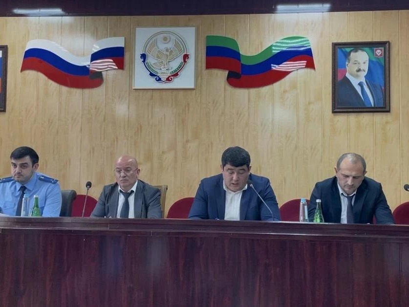 Сегодня в актовом зале администрации района состоялось 7-е заседание 8-го созыва Собрания депутатов муниципального района «Бабаюртовский район».